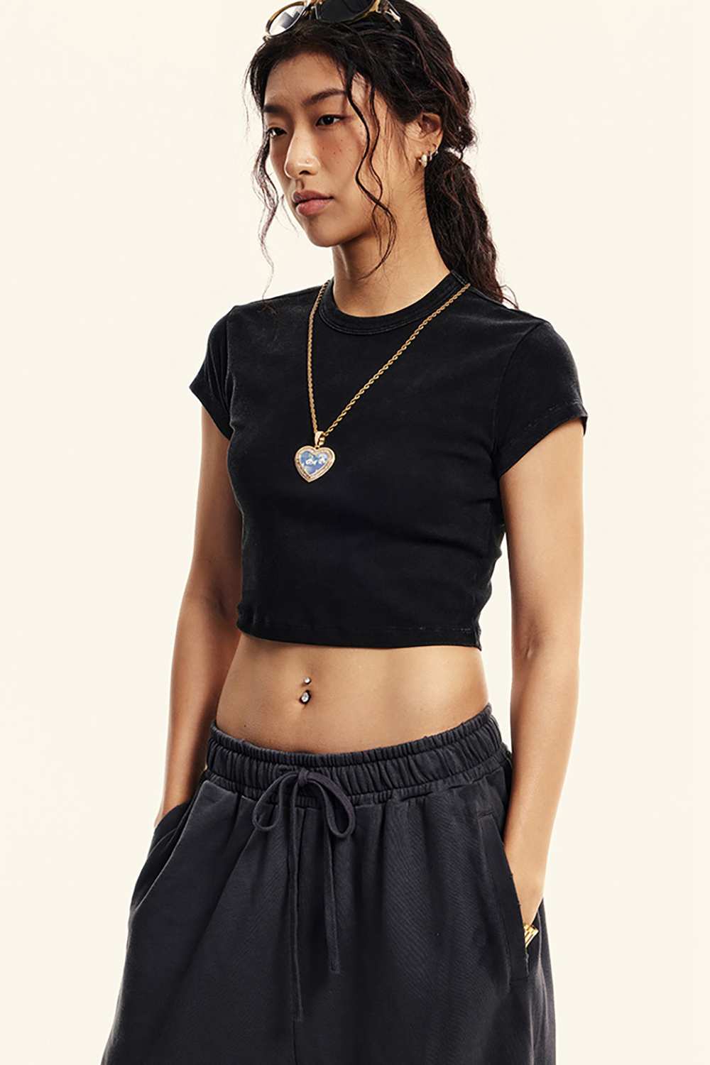 Urban Chic Cropped Tee - Vintage High Street T-Shirt for Stylish Wear