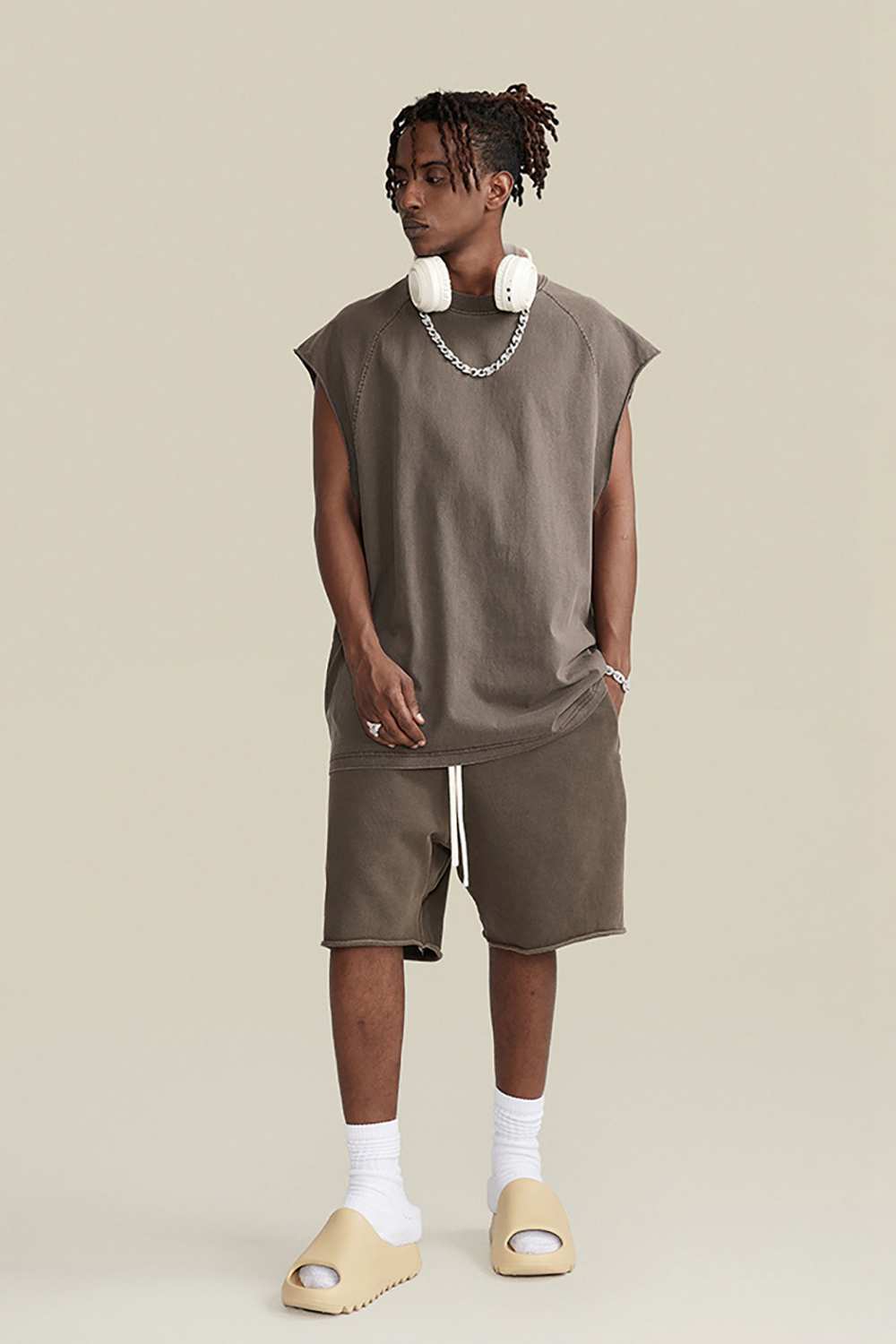 Vintage Wash Muscle Tank: Street-Ready and Sun-Set for Adventure