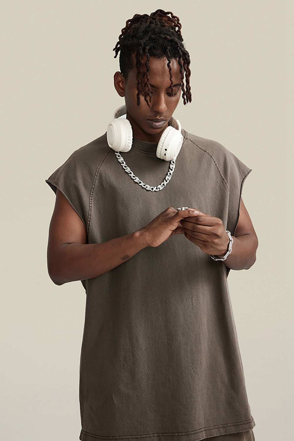 Vintage Wash Muscle Tank: Street-Ready and Sun-Set for Adventure