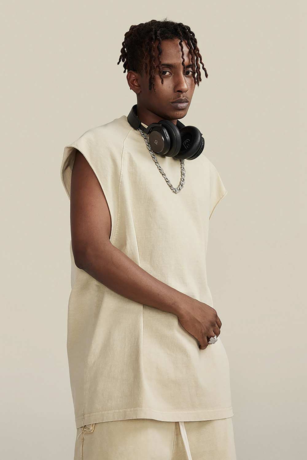 Vintage Wash Muscle Tank: Street-Ready and Sun-Set for Adventure