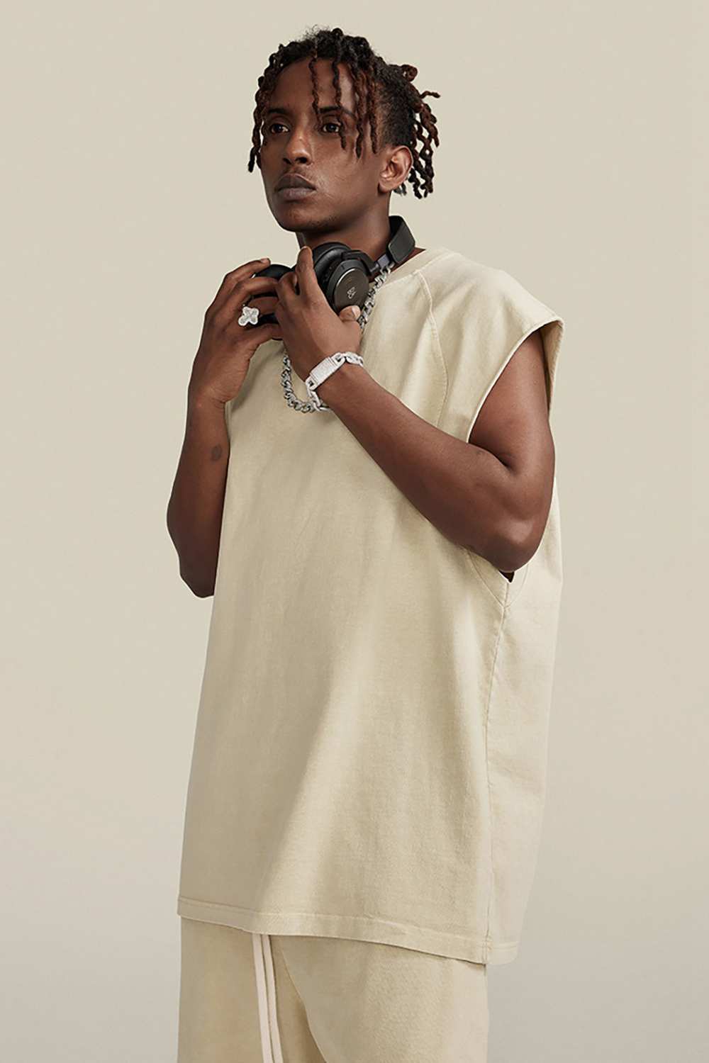 Vintage Wash Muscle Tank: Street-Ready and Sun-Set for Adventure