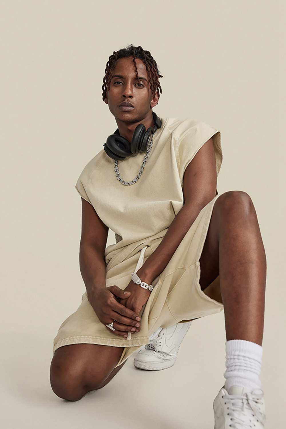 Vintage Wash Muscle Tank: Street-Ready and Sun-Set for Adventure