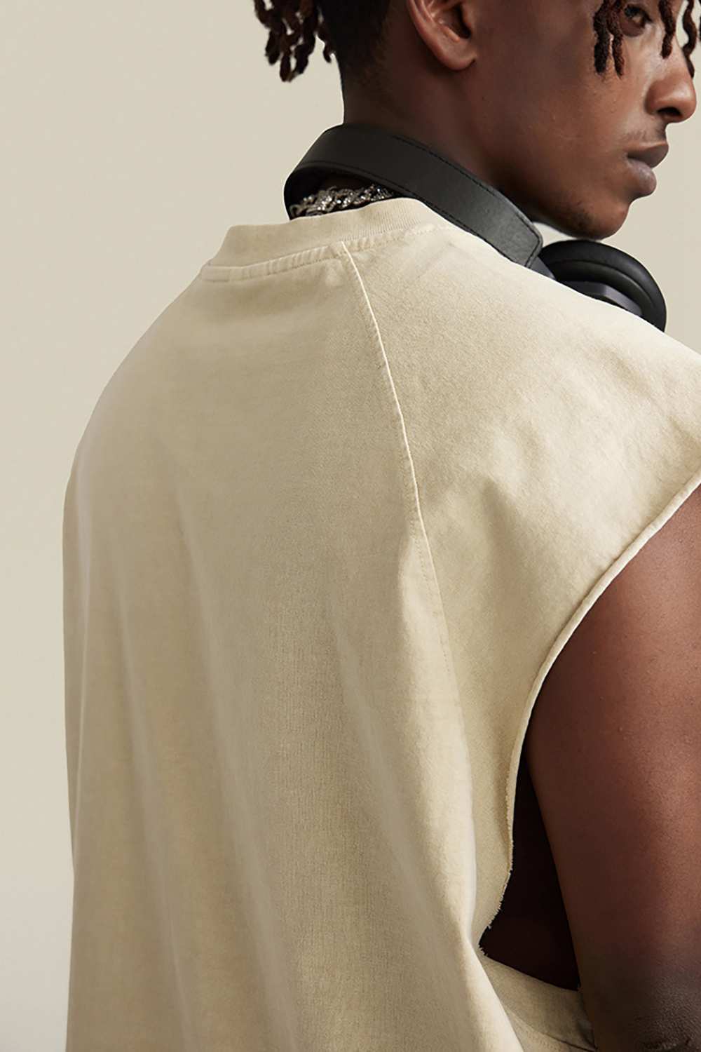 Vintage Wash Muscle Tank: Street-Ready and Sun-Set for Adventure