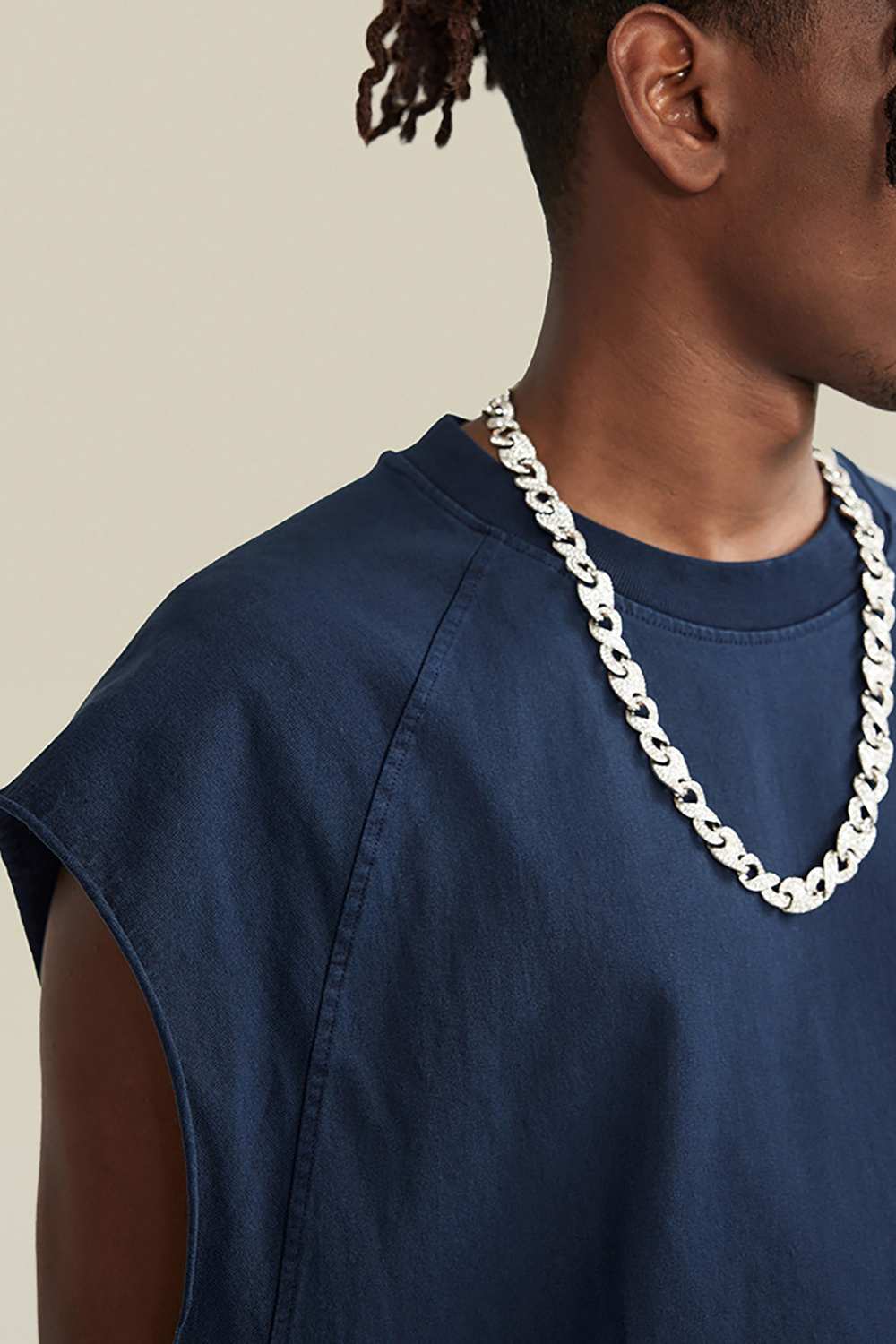 Vintage Wash Muscle Tank: Street-Ready and Sun-Set for Adventure