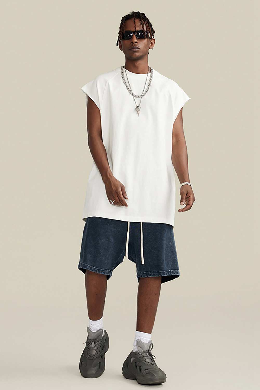 Vintage Wash Muscle Tank: Street-Ready and Sun-Set for Adventure