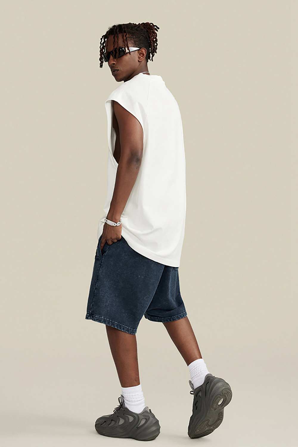 Vintage Wash Muscle Tank: Street-Ready and Sun-Set for Adventure