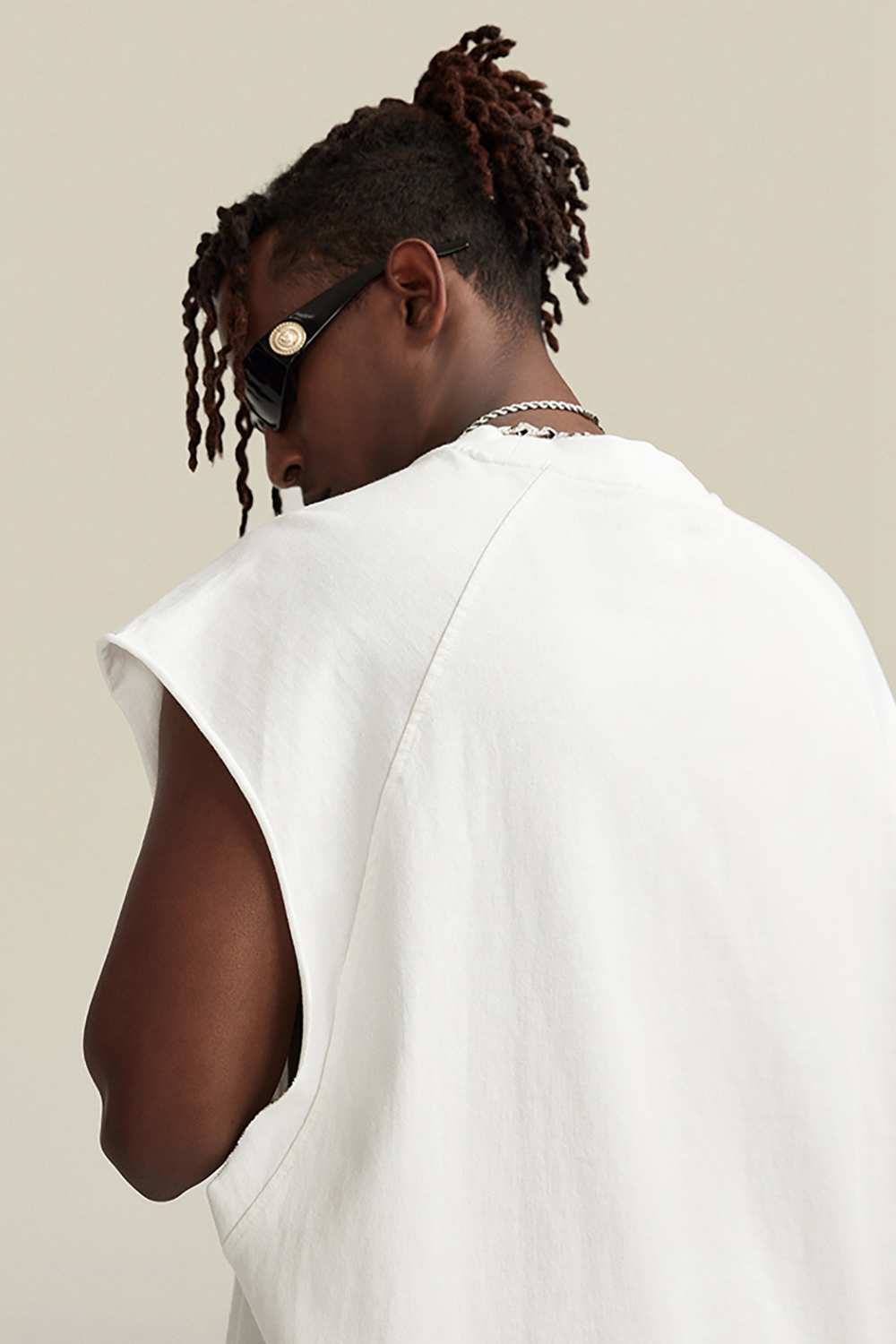 Vintage Wash Muscle Tank: Street-Ready and Sun-Set for Adventure