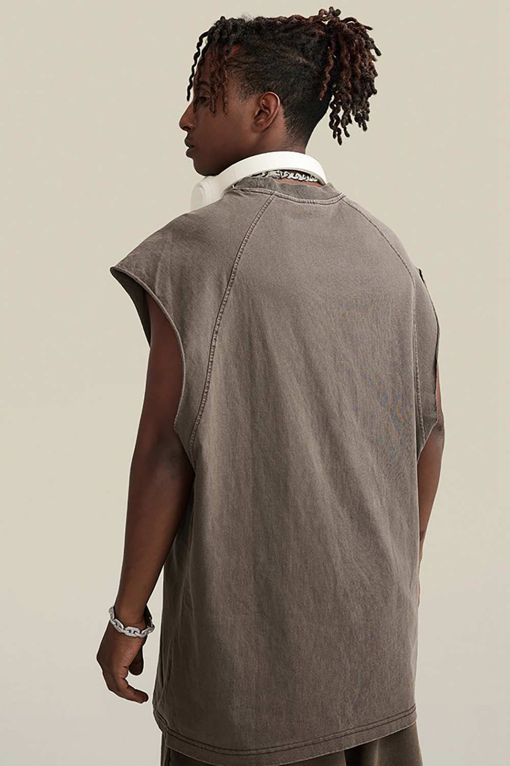 Vintage Wash Muscle Tank: Street-Ready and Sun-Set for Adventure