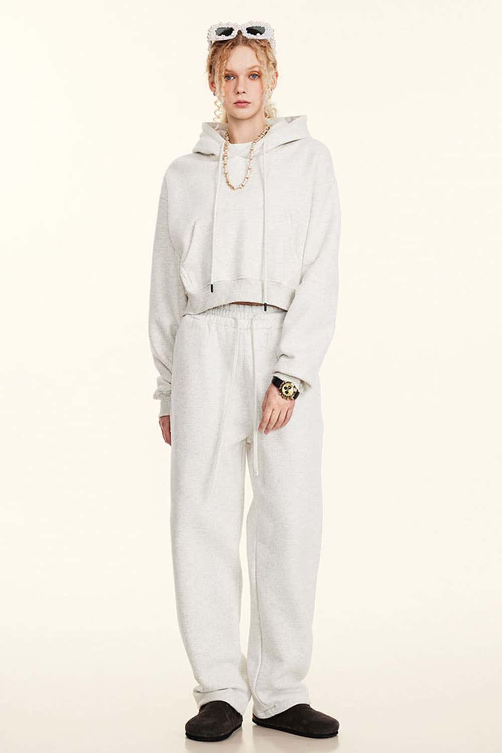 Retro Hooded Pullover Sweatshirt with Fleece Lining and Cropped Design