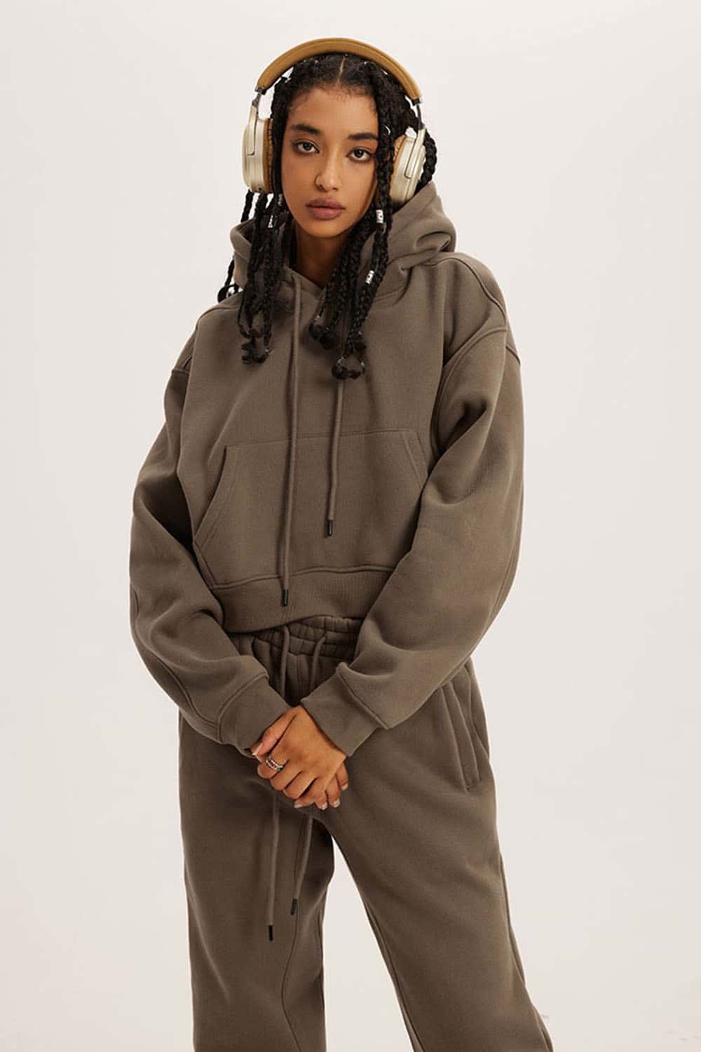 Retro Hooded Pullover Sweatshirt with Fleece Lining and Cropped Design