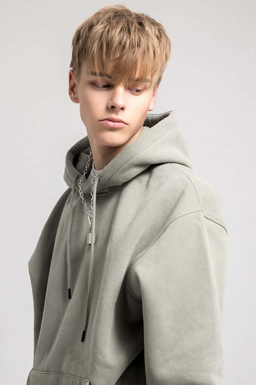 Fleece-Lined Solid Color Hoodie with Plush Hood - Cozy Casual Wear