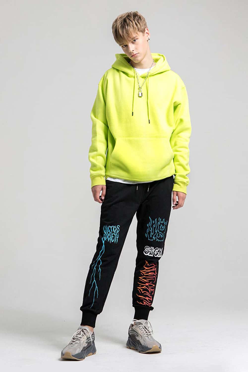 Fleece-Lined Solid Color Hoodie with Plush Hood - Cozy Casual Wear