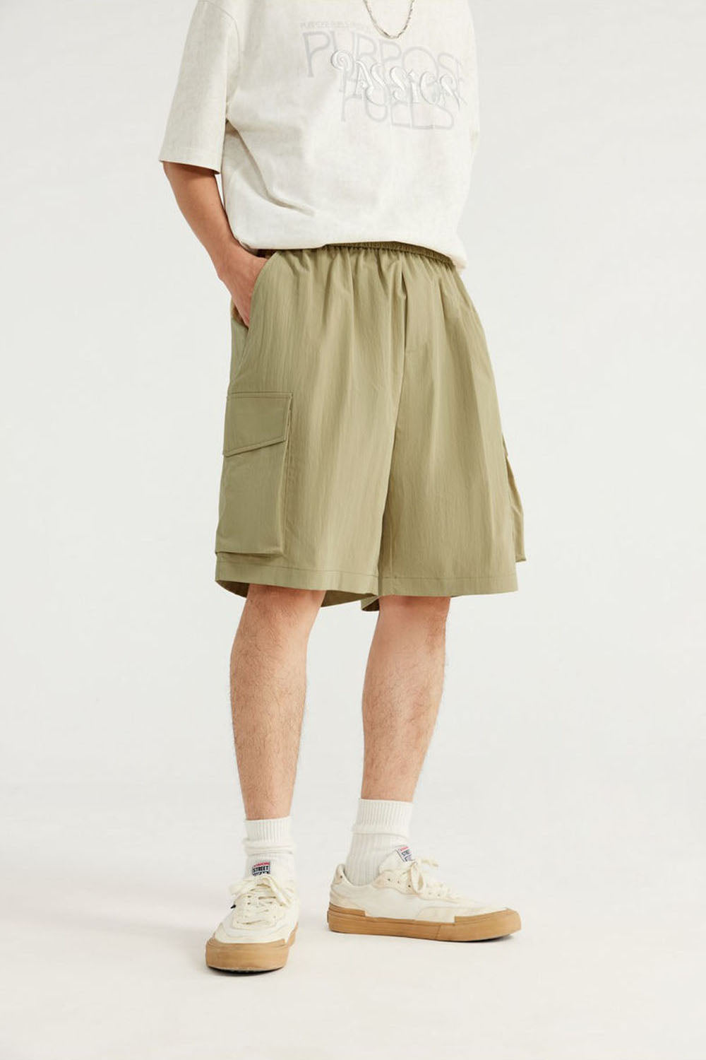 Wrinkled Utility Shorts with Large Camping Pockets and Straight Five-Point Cut