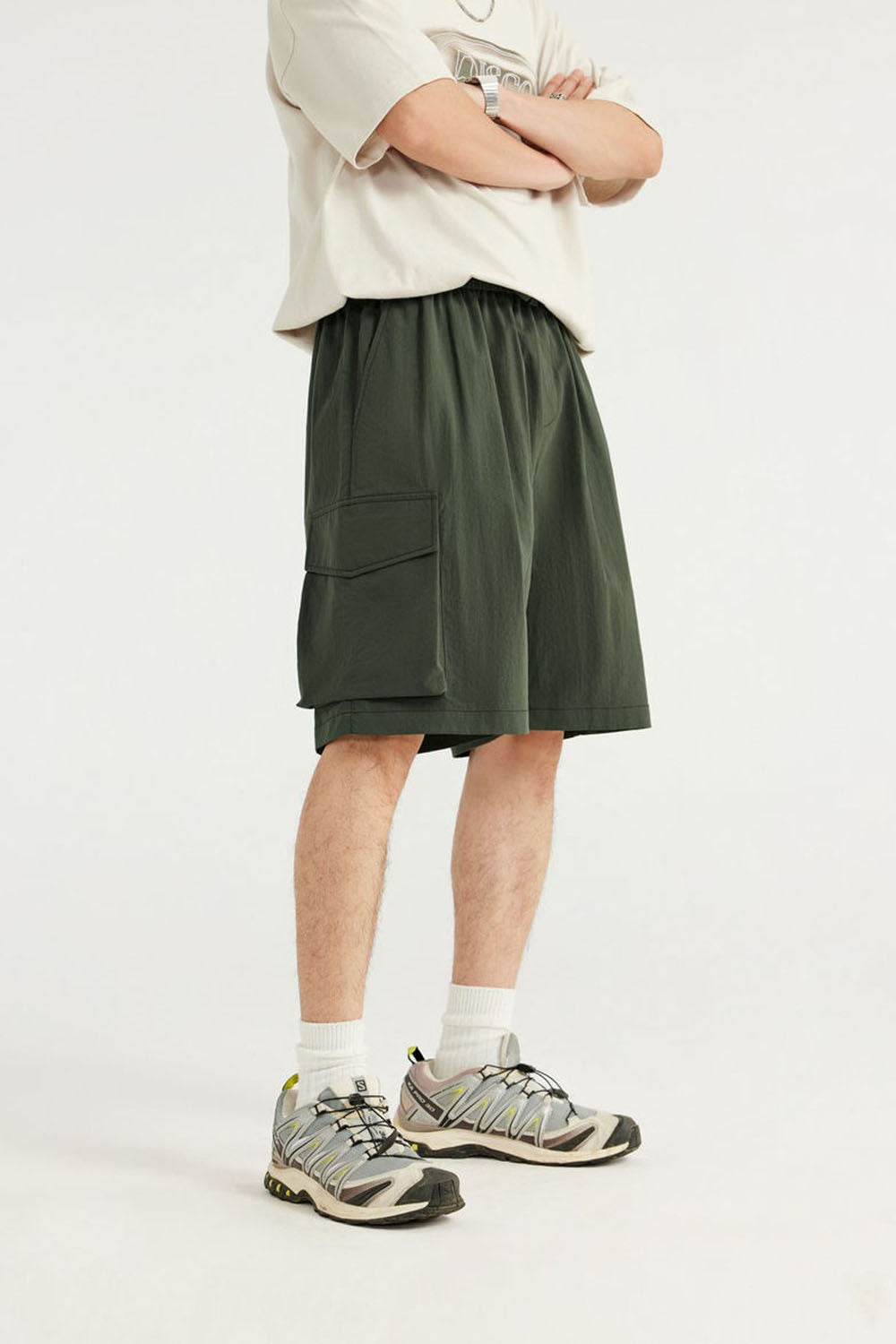 Wrinkled Utility Shorts with Large Camping Pockets and Straight Five-Point Cut