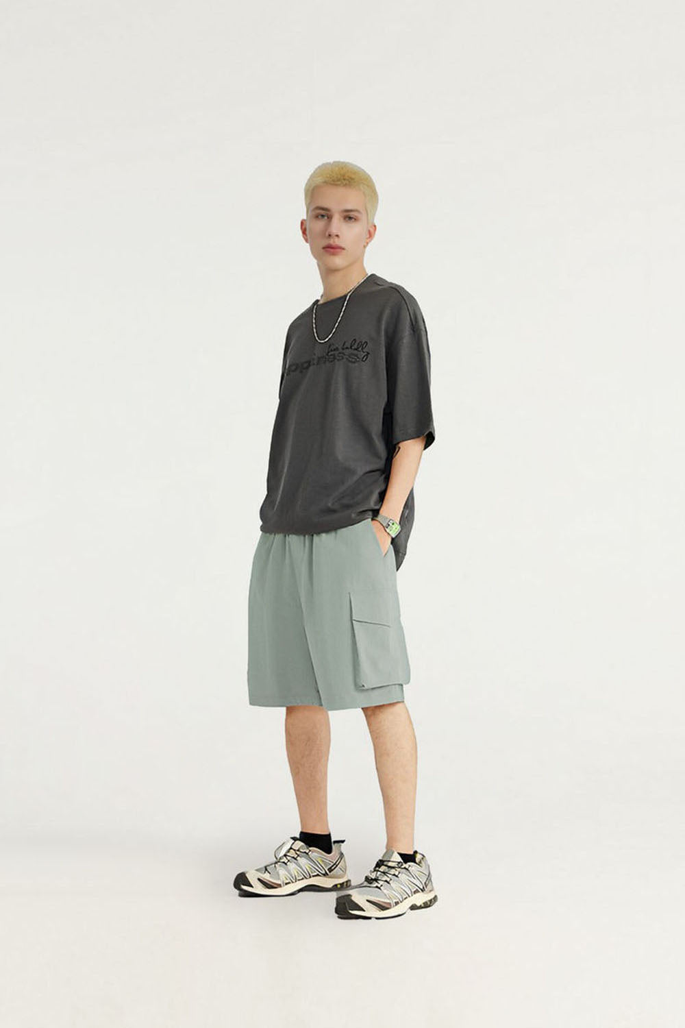 Wrinkled Utility Shorts with Large Camping Pockets and Straight Five-Point Cut