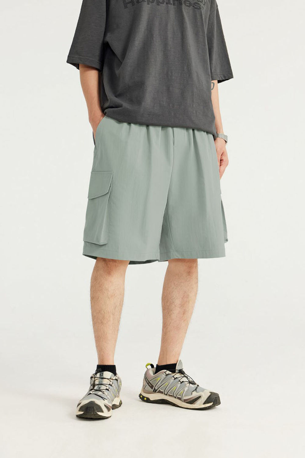 Wrinkled Utility Shorts with Large Camping Pockets and Straight Five-Point Cut