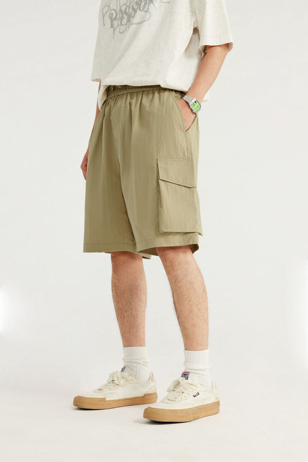 Wrinkled Utility Shorts with Large Camping Pockets and Straight Five-Point Cut
