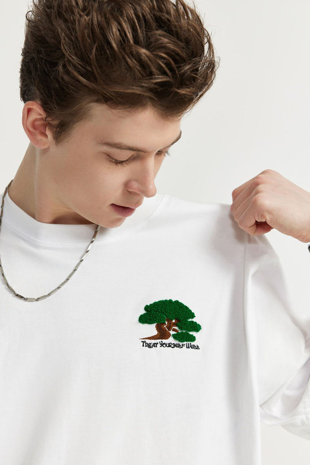 Men's Casual Short Sleeve T-Shirt with Towel Embroidery Pine Tree
