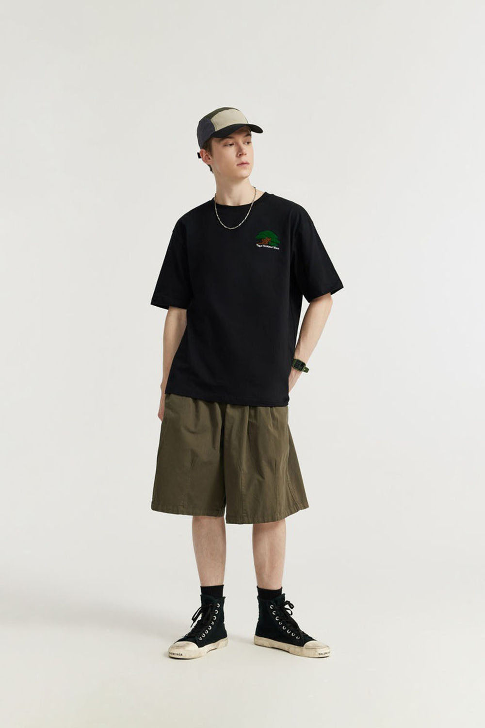 Men's Casual Short Sleeve T-Shirt with Towel Embroidery Pine Tree