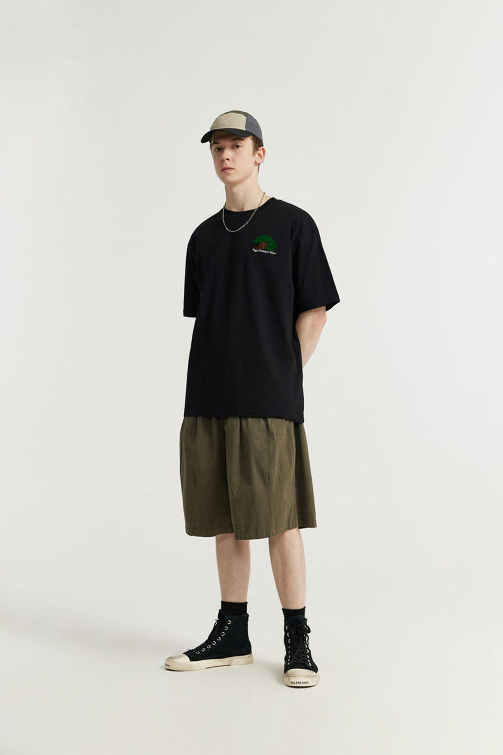 Men's Casual Short Sleeve T-Shirt with Towel Embroidery Pine Tree