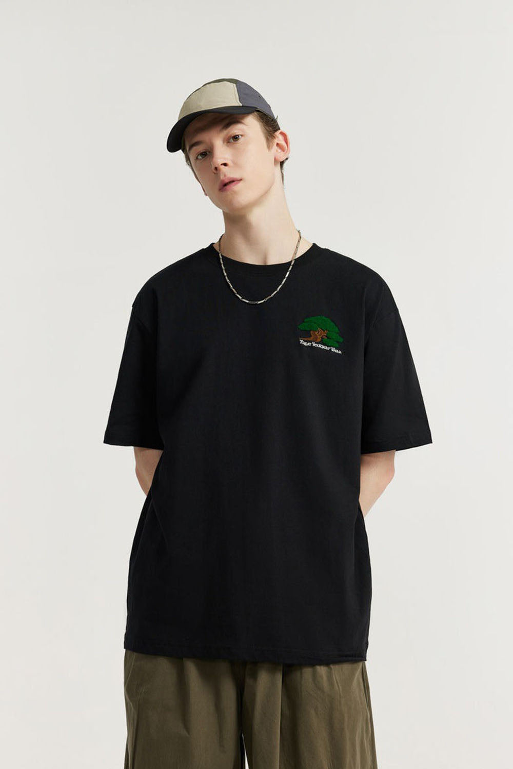 Men's Casual Short Sleeve T-Shirt with Towel Embroidery Pine Tree