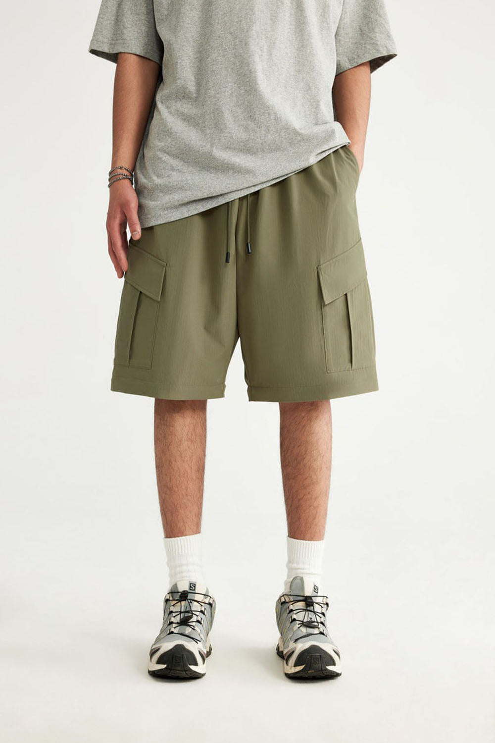 Detachable Outdoor Cargo Pants with Checkered Texture: Loose Fit, Multi-Pocket Casual Trousers