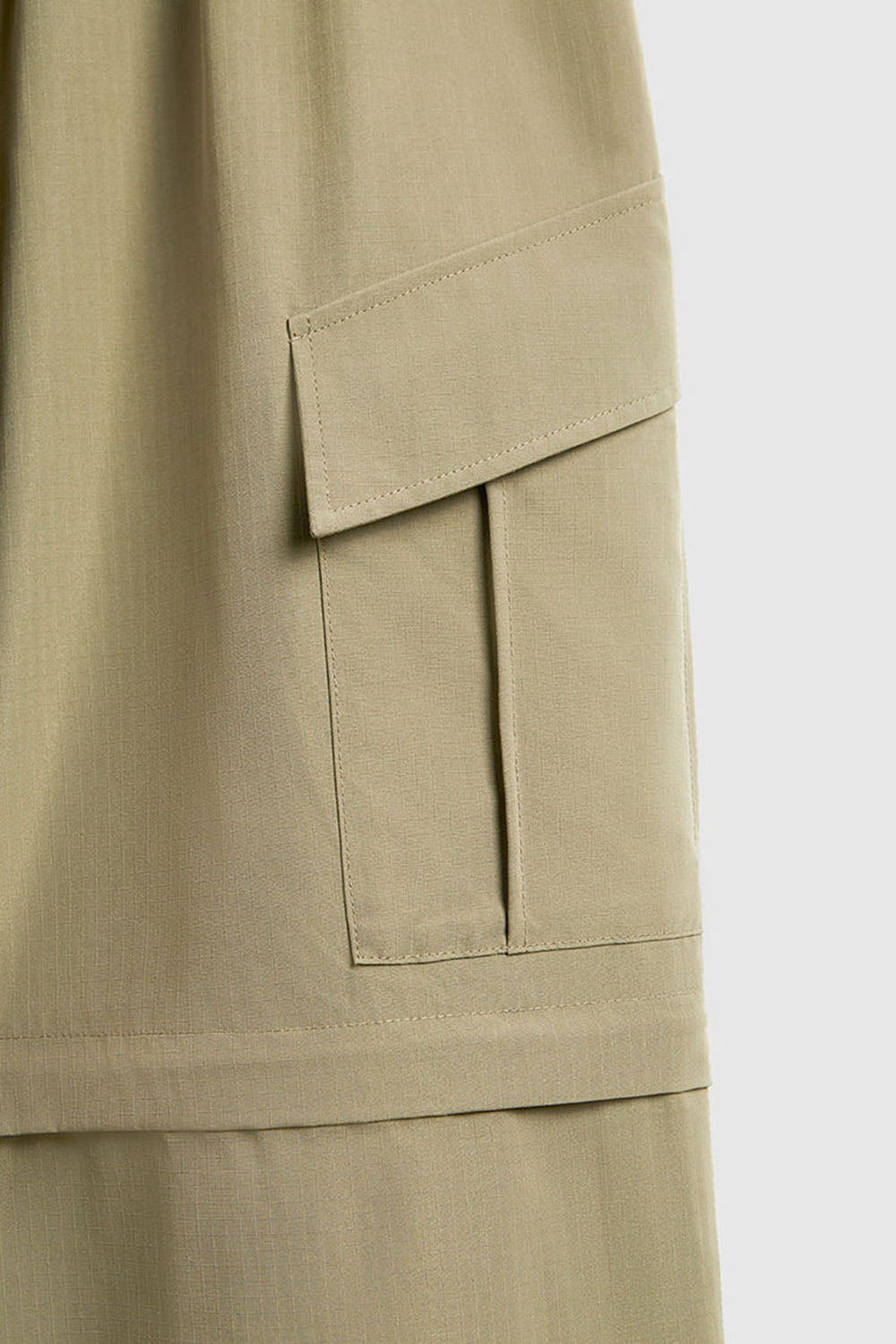 Detachable Outdoor Cargo Pants with Checkered Texture: Loose Fit, Multi-Pocket Casual Trousers