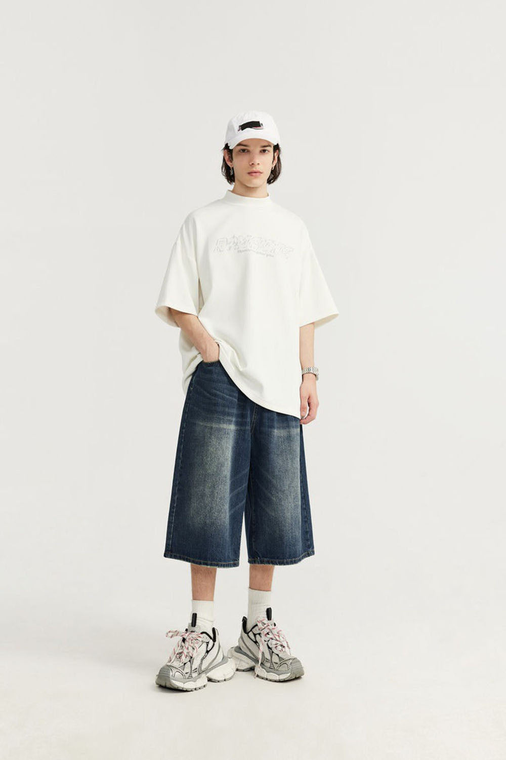 Seven-Eighths Washed Wide-Leg Denim Capri Pants