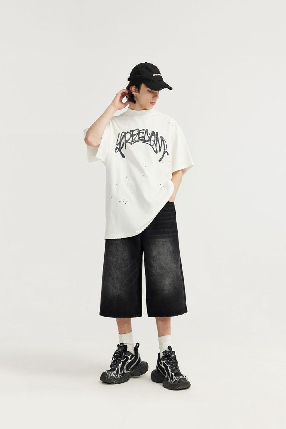 Seven-Eighths Washed Wide-Leg Denim Capri Pants