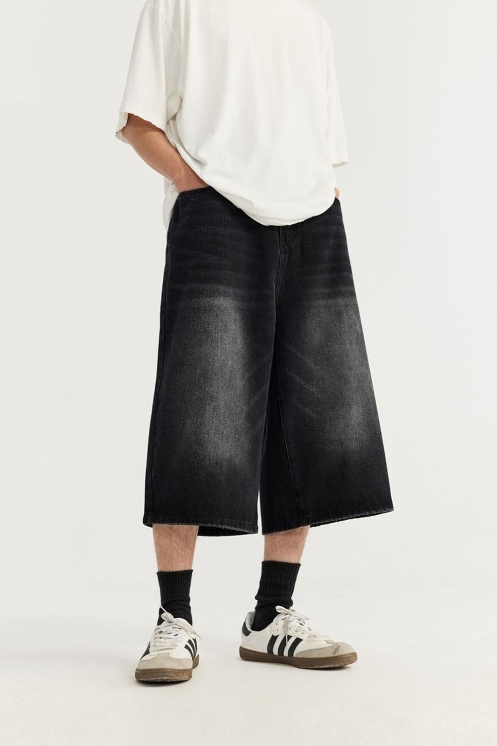 Seven-Eighths Washed Wide-Leg Denim Capri Pants