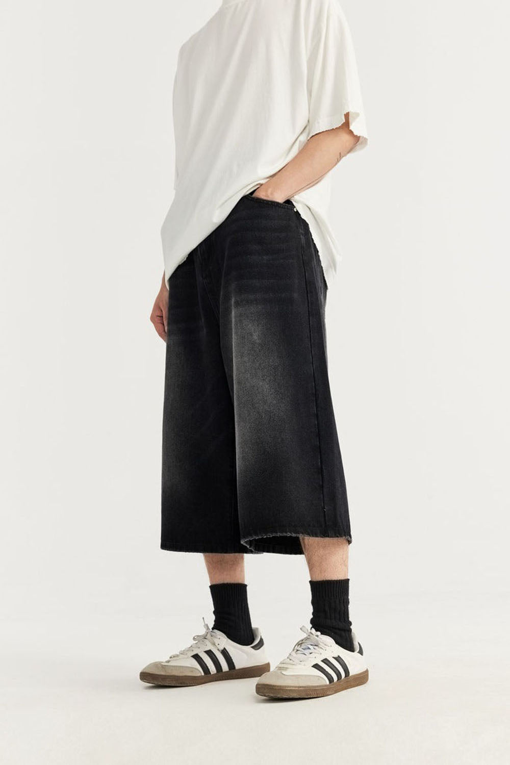 Seven-Eighths Washed Wide-Leg Denim Capri Pants