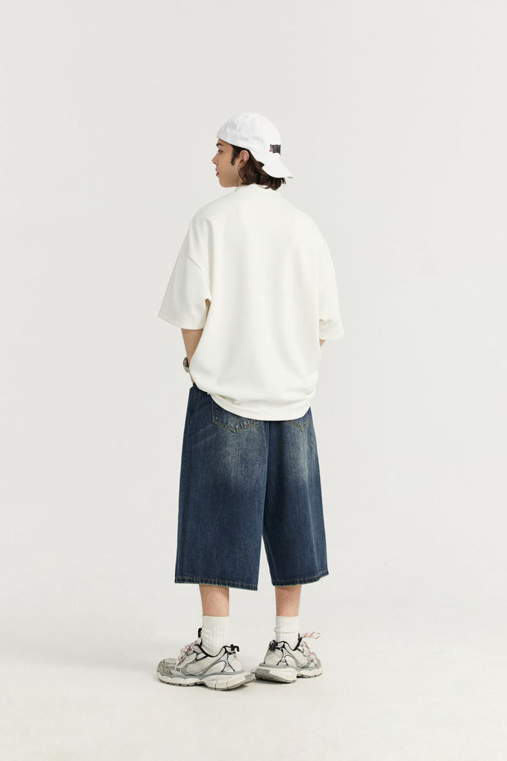 Seven-Eighths Washed Wide-Leg Denim Capri Pants