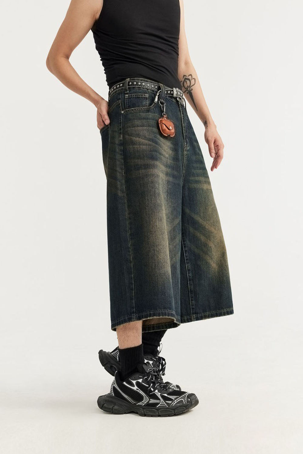 Seven-Eighths Washed Wide-Leg Denim Capri Pants