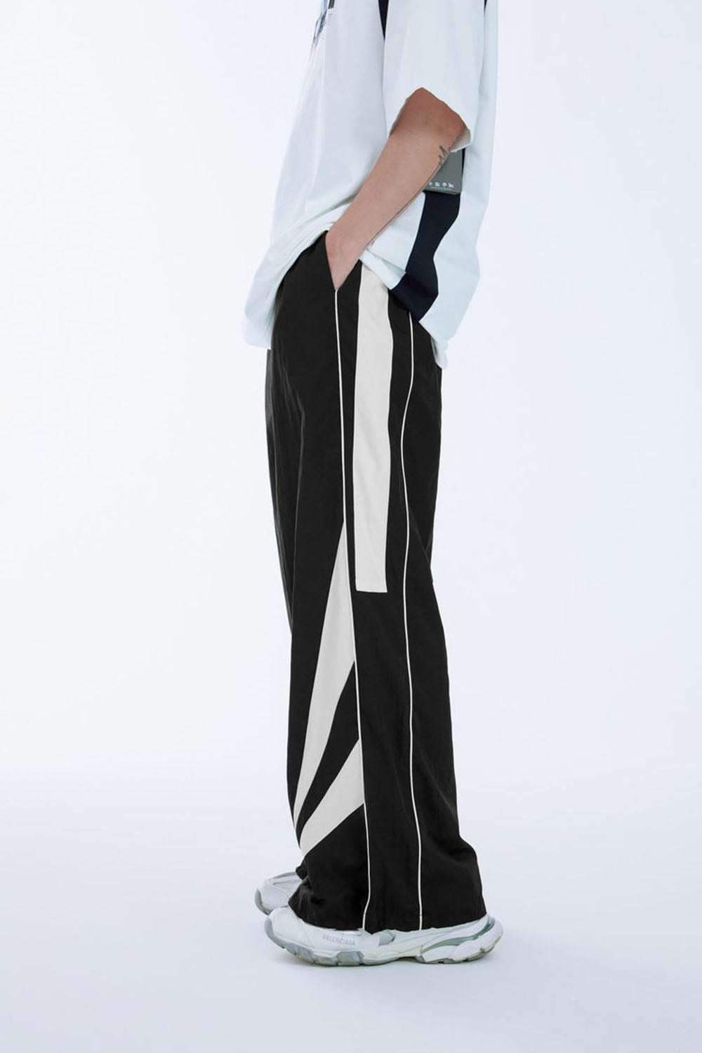 Men's Avant-Garde Sport Striped Wide-Leg Waterproof Casual Pants