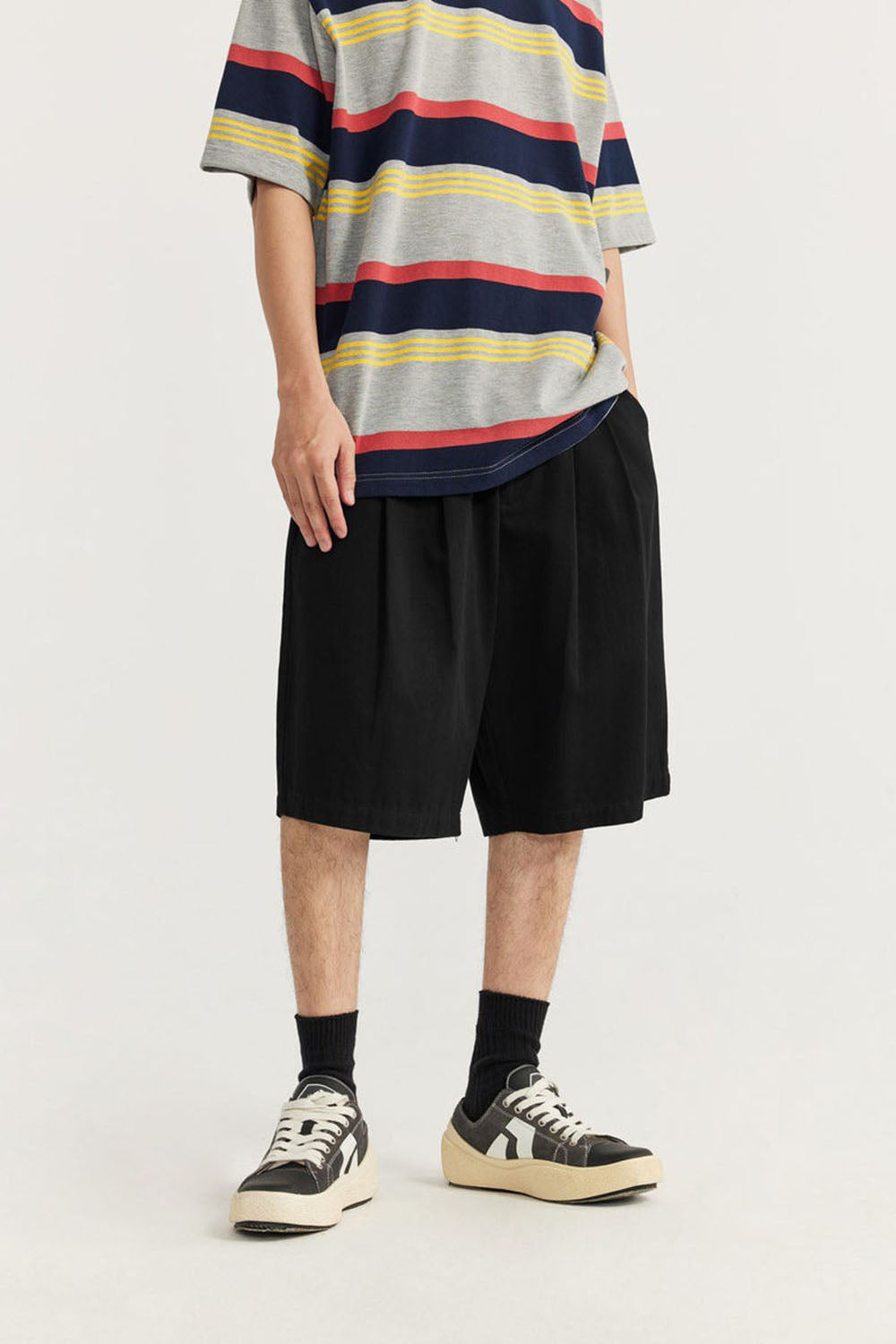 Dual Pleat Suit Shorts: Casual Loose Wide-Leg Suit Shorts for Men