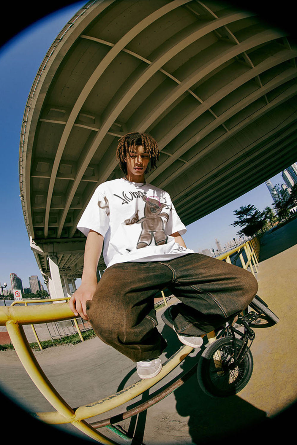 Spray Paint Music Bear Print T-Shirt: Loose Crew Neck Top