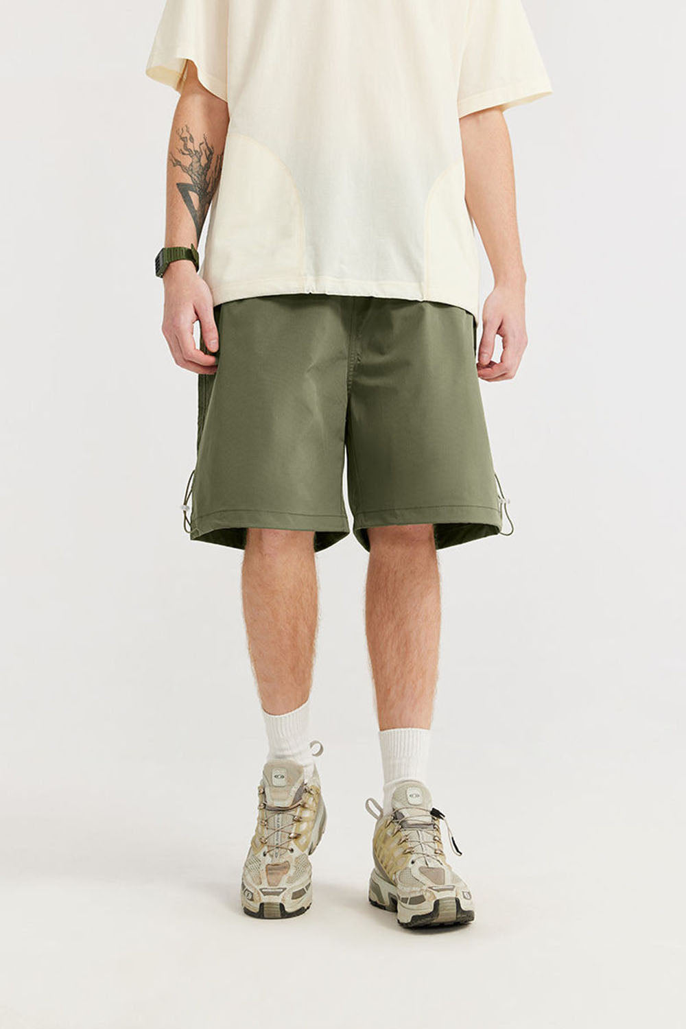 Large Back Pocket Outdoor Shorts: Casual Mid-Length Shorts for Men