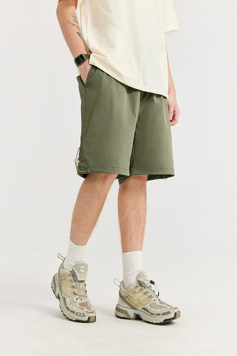 Large Back Pocket Outdoor Shorts: Casual Mid-Length Shorts for Men