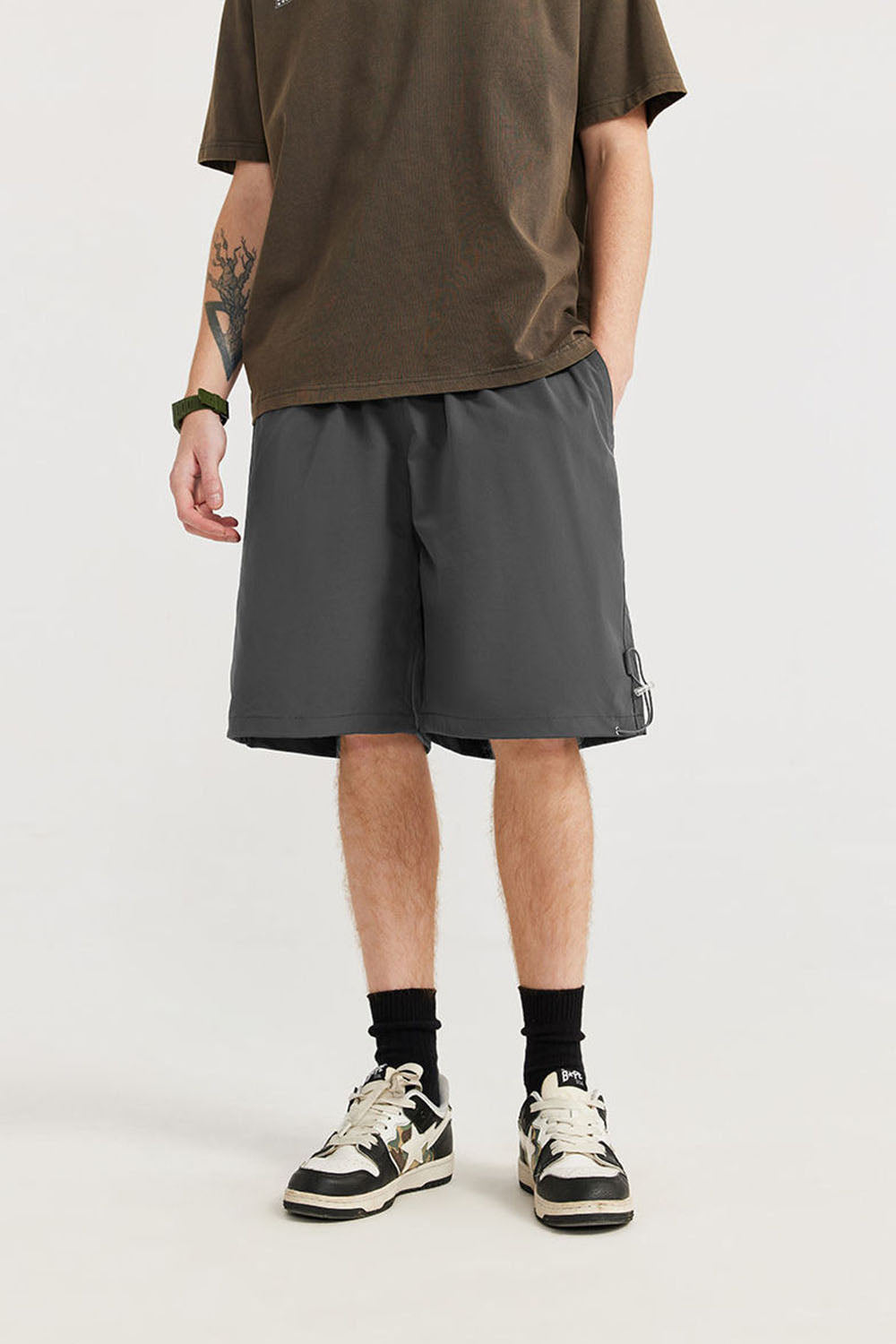 Large Back Pocket Outdoor Shorts: Casual Mid-Length Shorts for Men