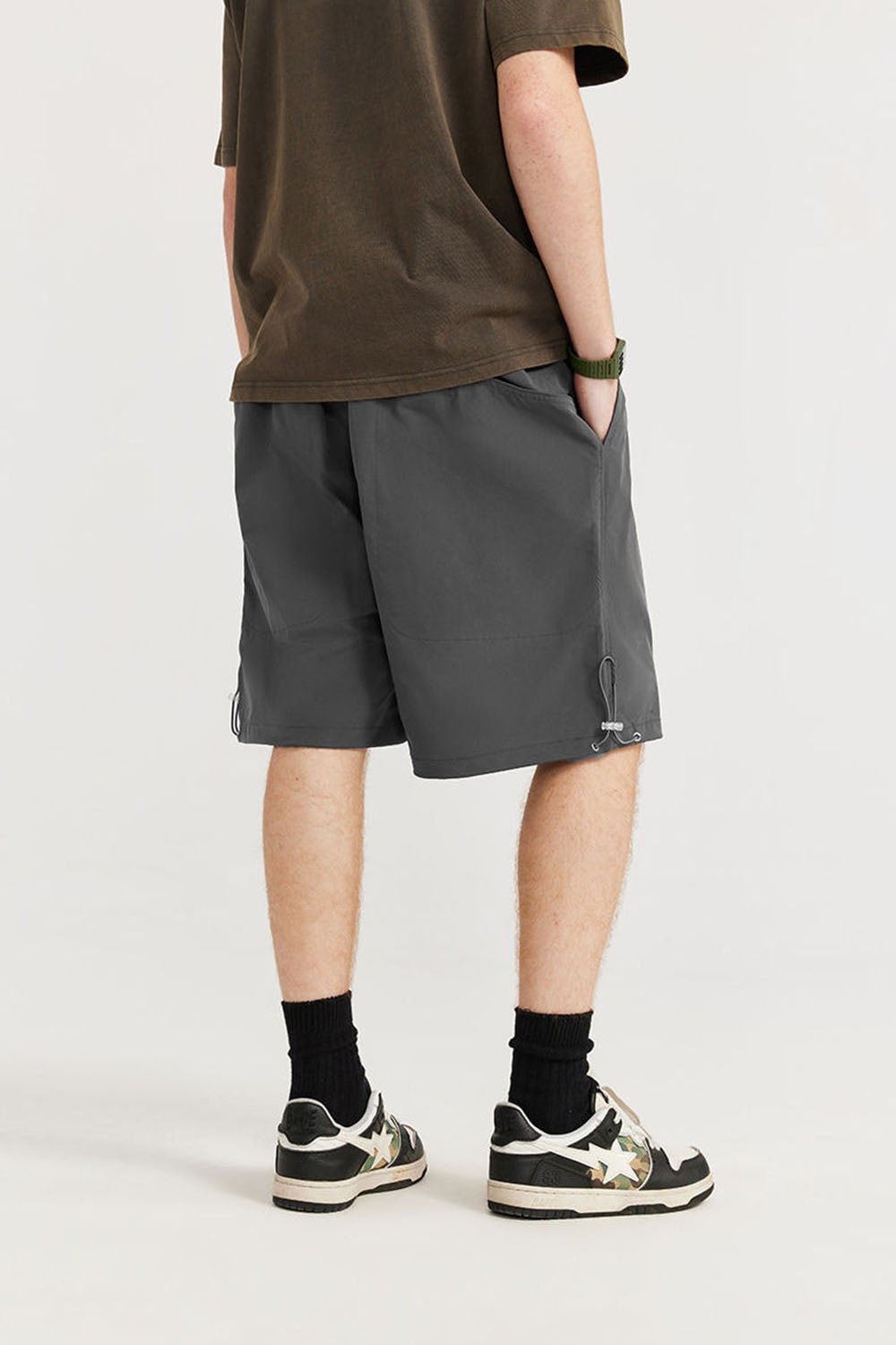 Large Back Pocket Outdoor Shorts: Casual Mid-Length Shorts for Men