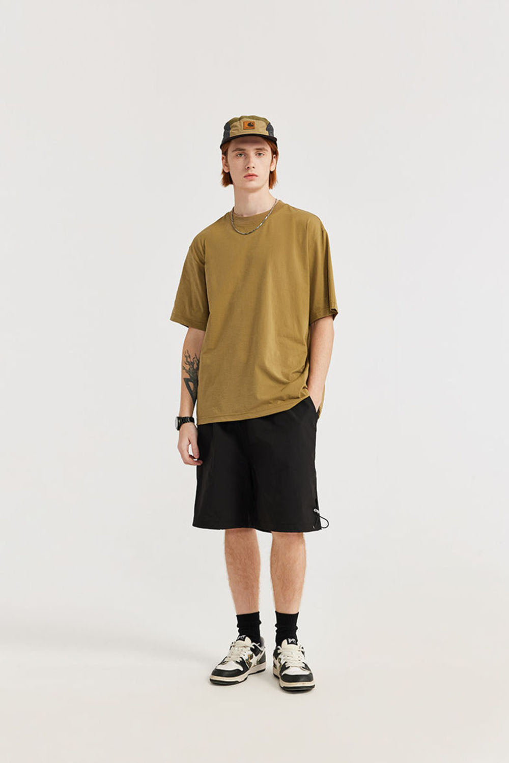 Large Back Pocket Outdoor Shorts: Casual Mid-Length Shorts for Men
