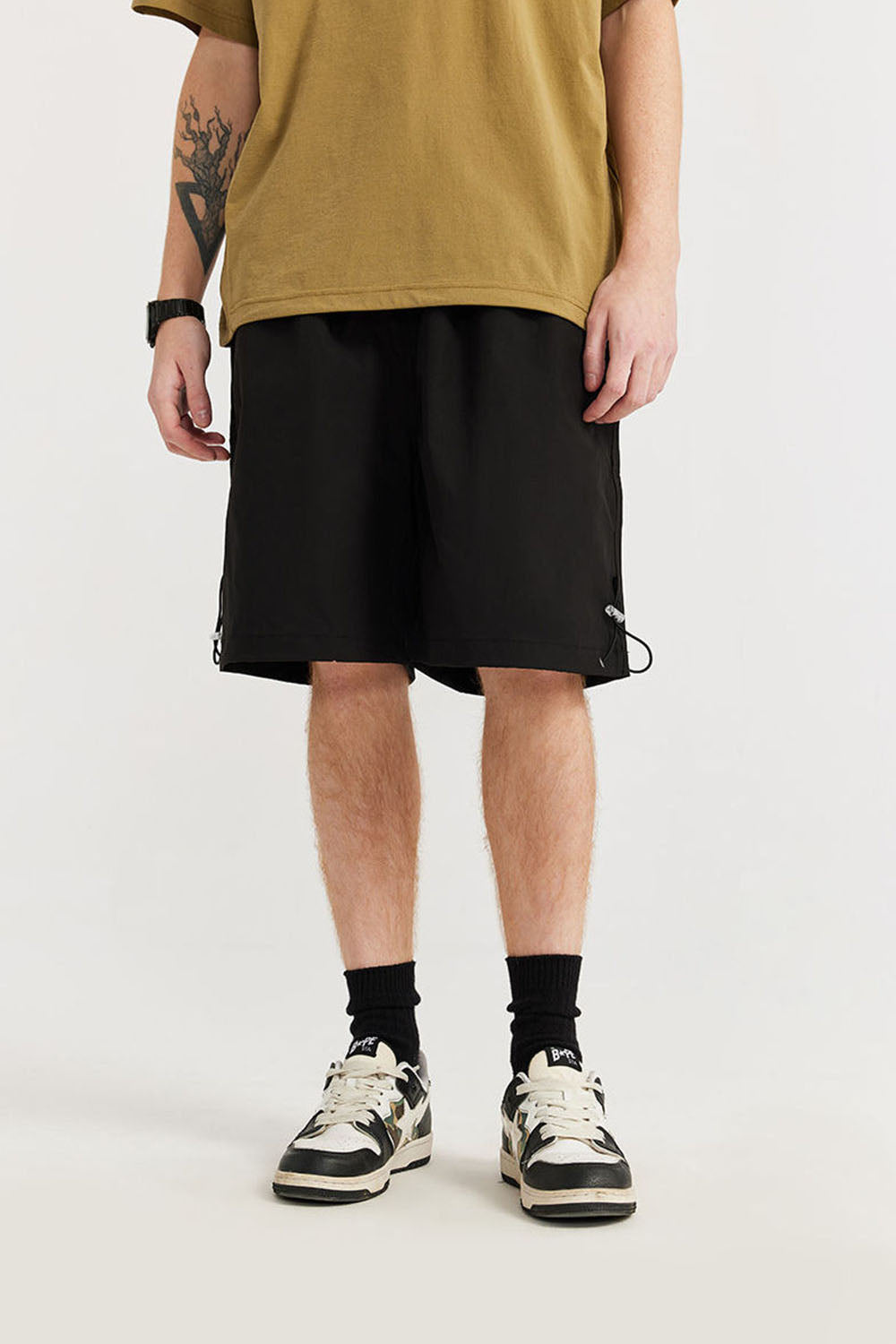 Large Back Pocket Outdoor Shorts: Casual Mid-Length Shorts for Men