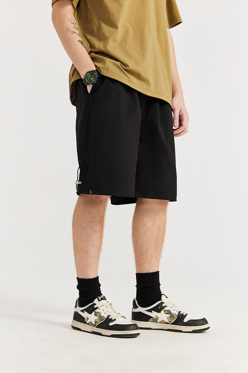 Large Back Pocket Outdoor Shorts: Casual Mid-Length Shorts for Men