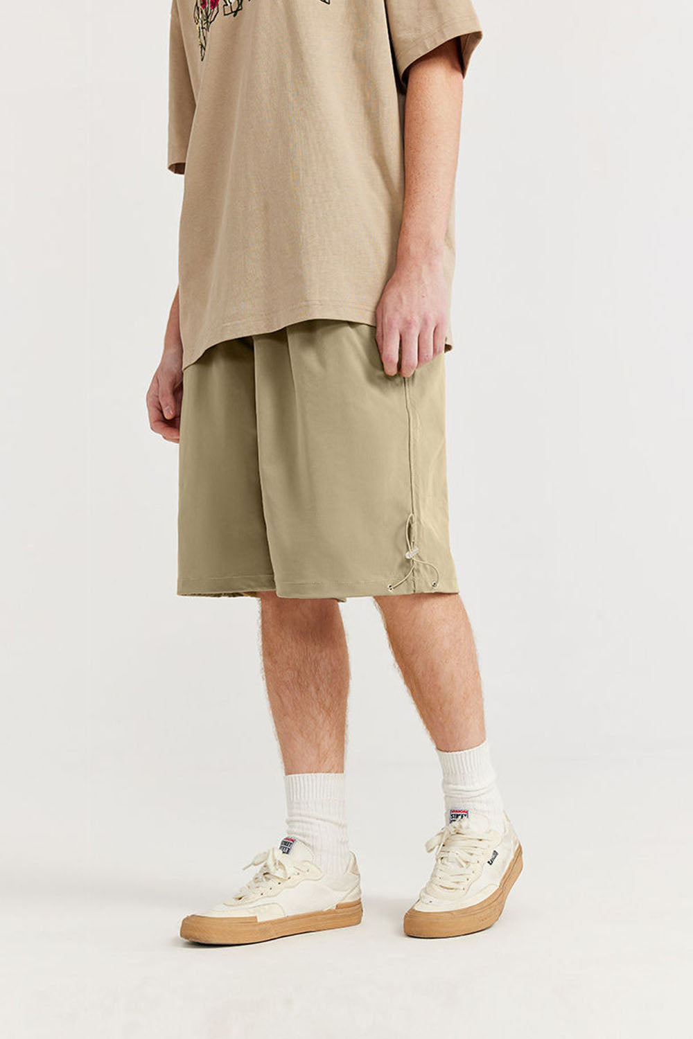 Large Back Pocket Outdoor Shorts: Casual Mid-Length Shorts for Men