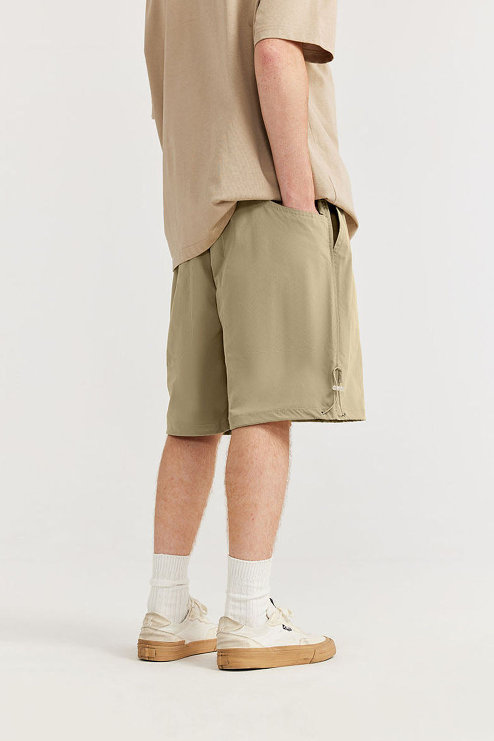 Large Back Pocket Outdoor Shorts: Casual Mid-Length Shorts for Men