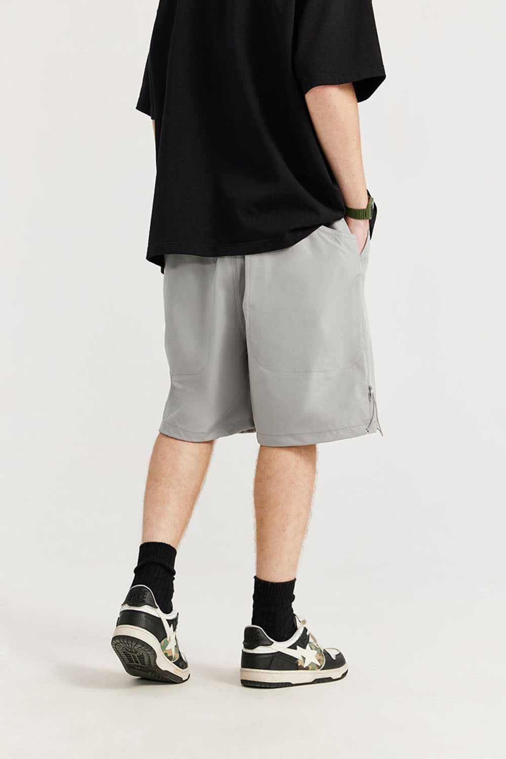Large Back Pocket Outdoor Shorts: Casual Mid-Length Shorts for Men