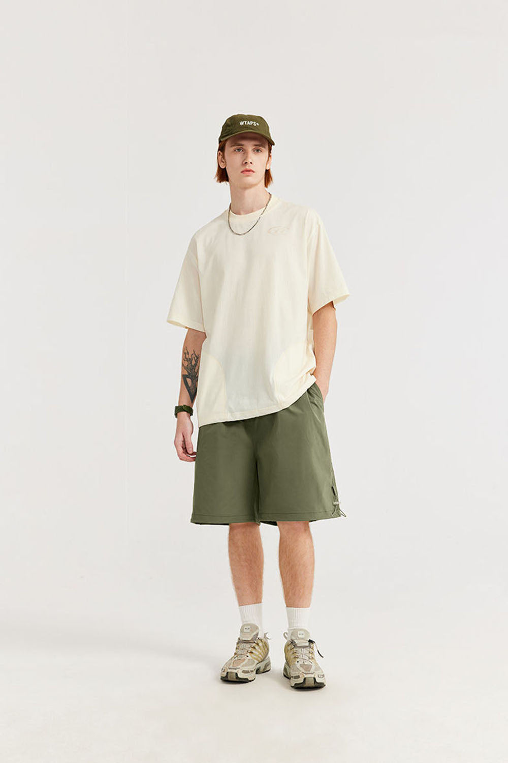 Large Back Pocket Outdoor Shorts: Casual Mid-Length Shorts for Men