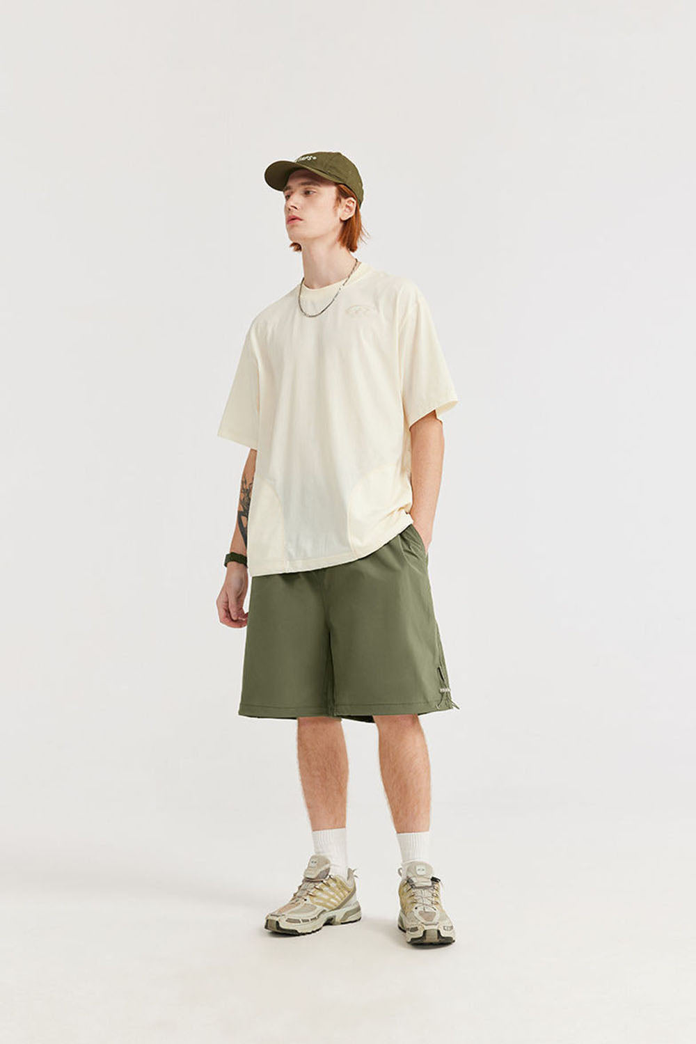 Large Back Pocket Outdoor Shorts: Casual Mid-Length Shorts for Men