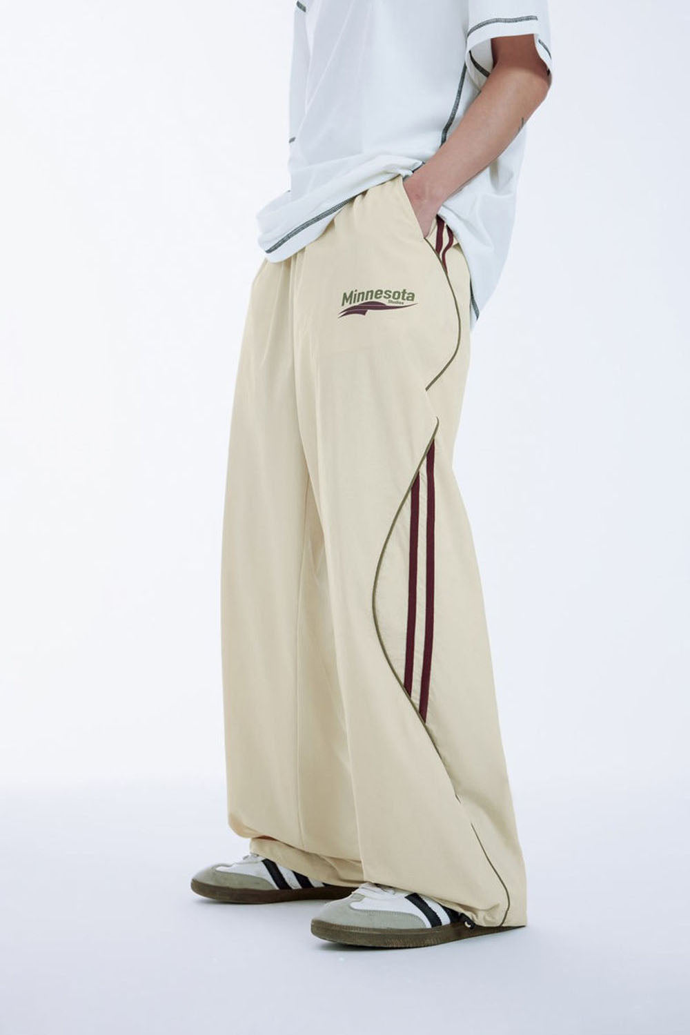 Arc-Cut Panel Wide-Leg Pants: Vintage-Inspired Sporty Loose Long Pants for Men