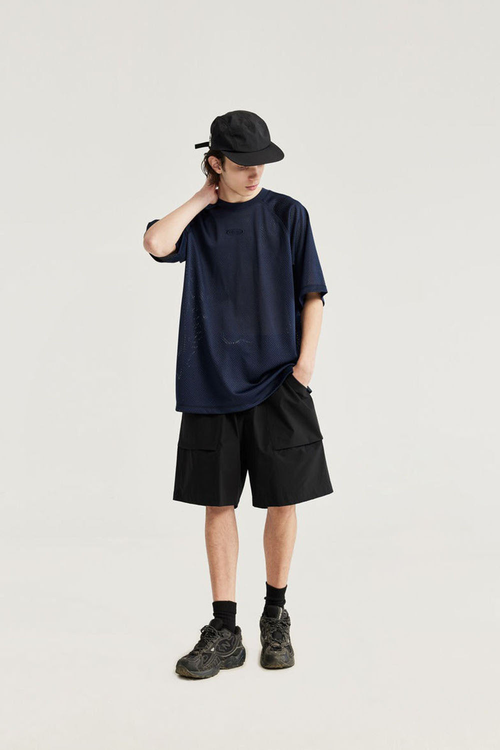 Elastic Sports Five-Point Shorts with Large Pockets: Loose Casual Men's Shorts
